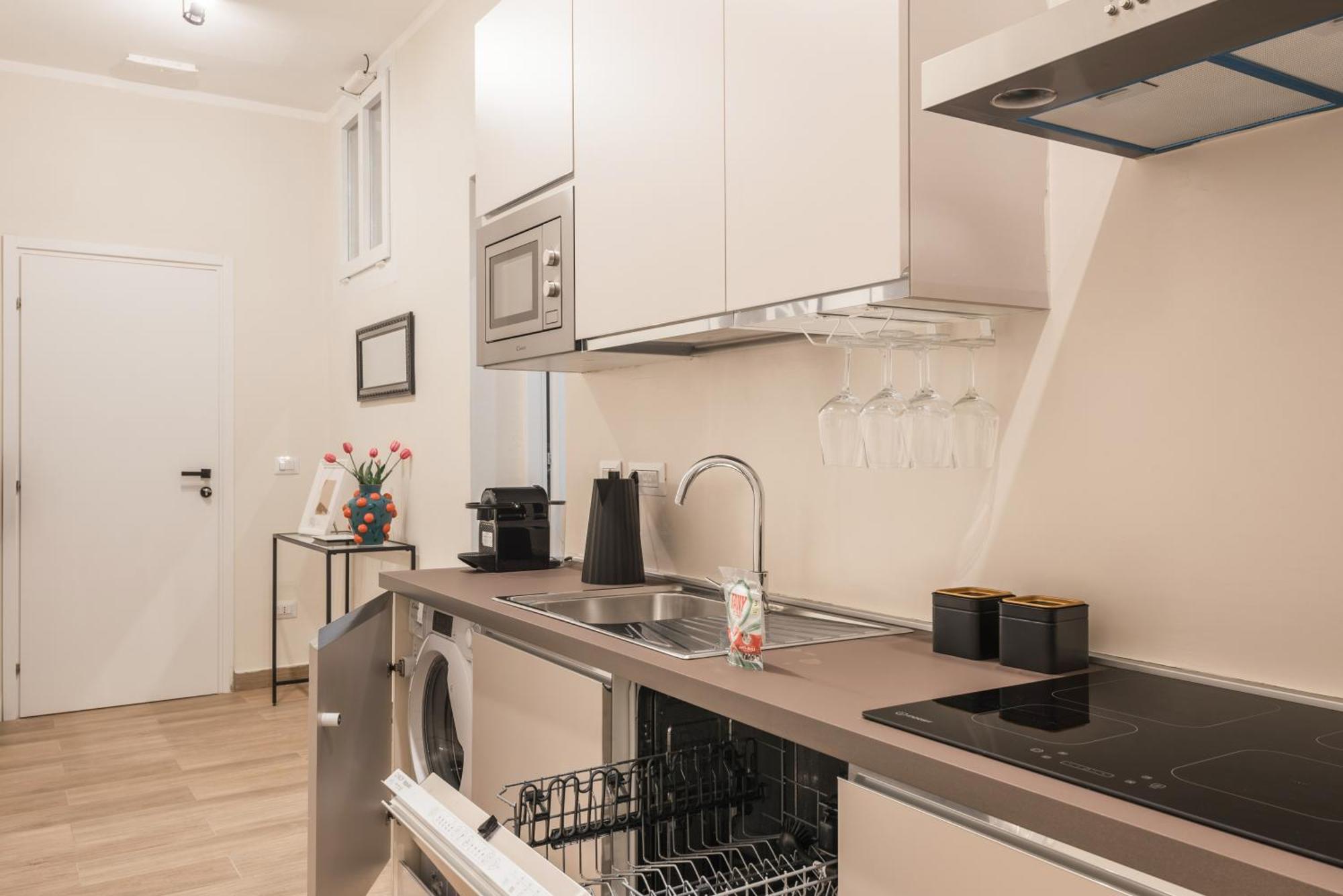 C3 Top Class Apartment, 2 Camere Da Letto, 2 Bagni, Giardino Distante 15 Minuti A Piedi Da Fontana Di Trevi Roma Ngoại thất bức ảnh